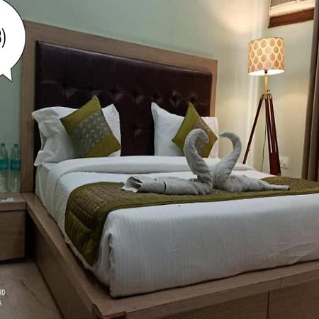 Oyo 74401 Aster Garden Suites Gurgaon Exterior foto