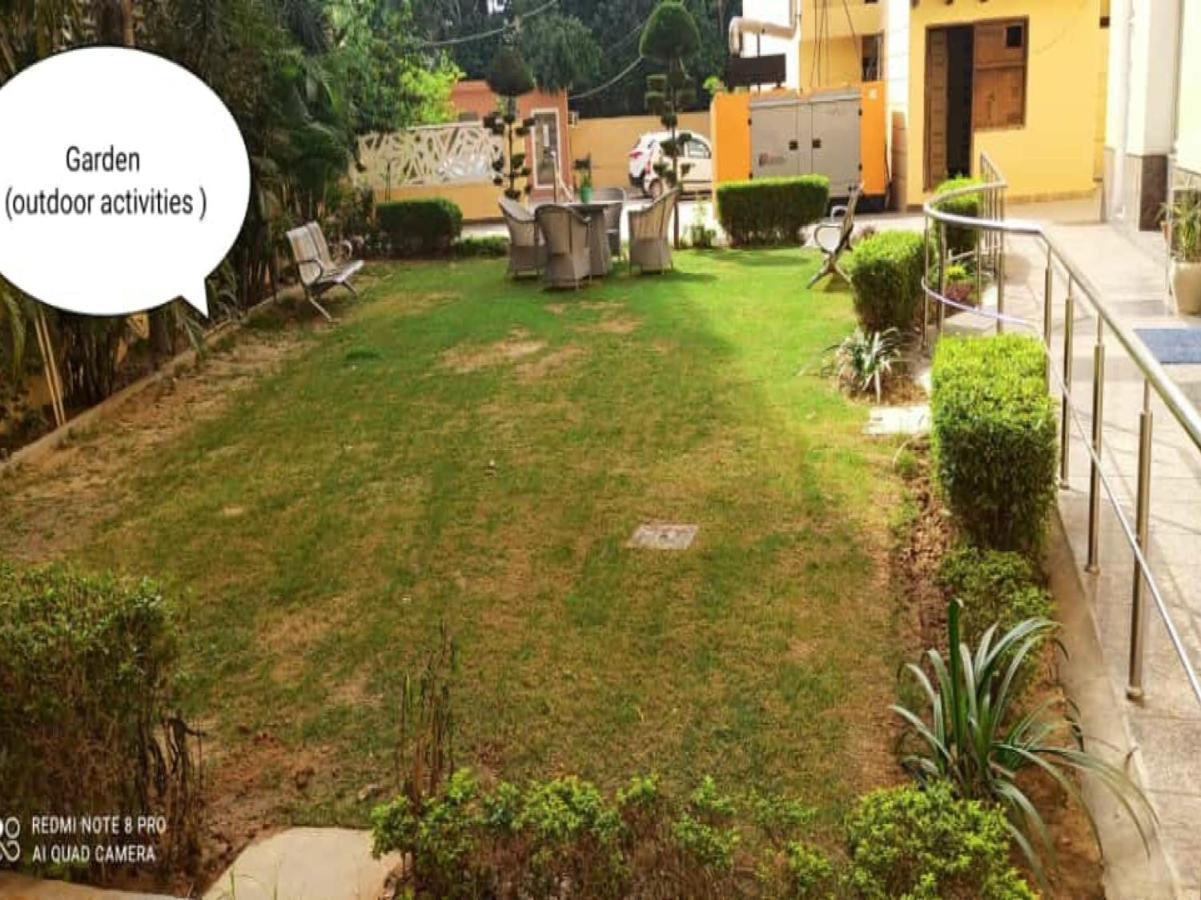 Oyo 74401 Aster Garden Suites Gurgaon Exterior foto